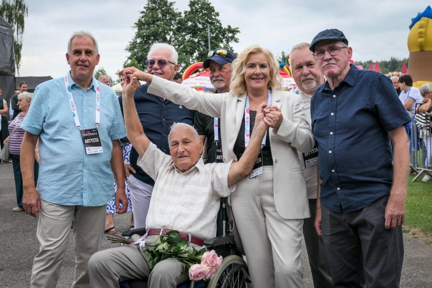 Szczególnym gościem wydarzenia był Jan Krupski – dyrektor Miejsko-Gminnego Ośrodka Kultury w Suszu w latach 1976–1991. To właśnie pod jego kierunkiem wiele suskich zespołów rozpoczynało swoją muzyczną drogę.