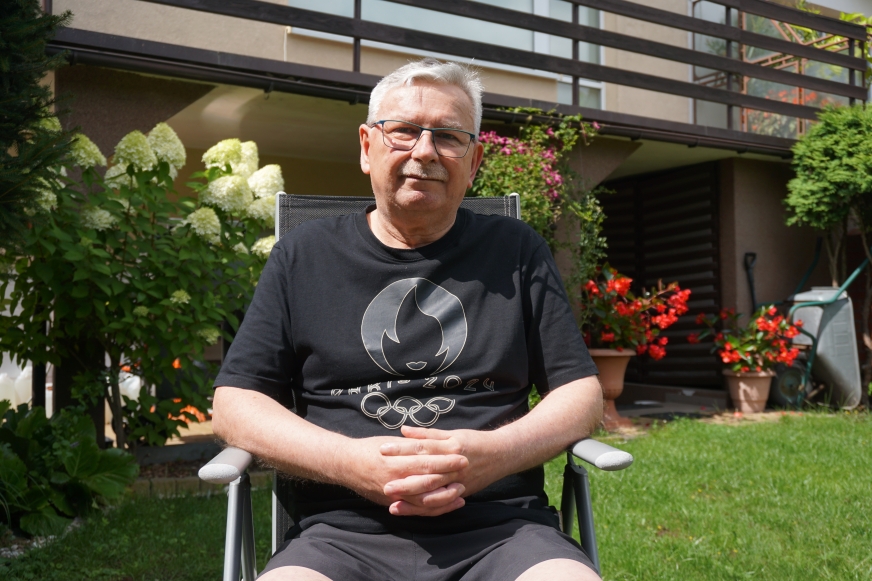 Czas na odpoczynek, panie dyrektorze! Wojciech Żmudziński w swoim przydomowym ogrodzie 
