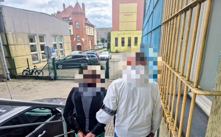 Awantury i agresja za zamkniętymi drzwiami. 64-letni Iławianin musiał natychmiast opuścić mieszkanie.