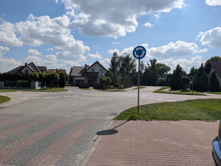 Jeździsz na pamięć? Na tym iławskim osiedlu nowe znaki szybko zweryfikują Twoją wiedzę.
