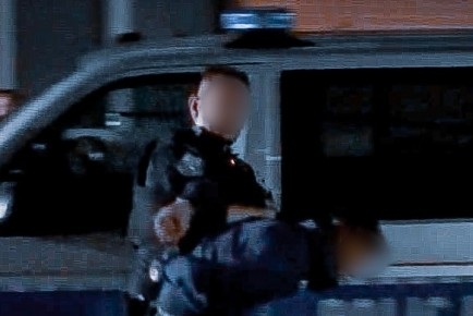 Napięta atmosfera podczas interwencji na Wyszyńskiego. Policja i prokuratura badają sprawę zatrzymanego w sobotę 26-latka.