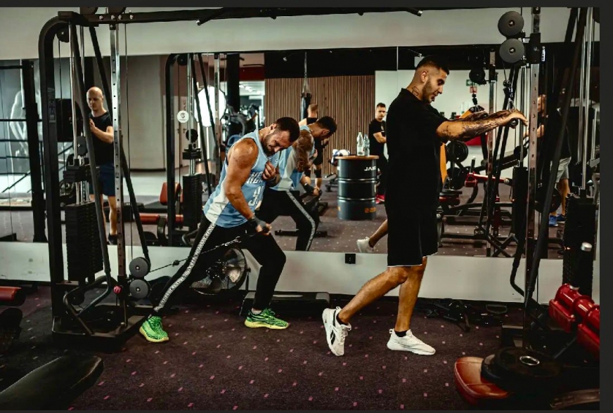 Imperial Fitness to klub, który podkreśla, że zbudował swoją pozycję w Iławie przez lata regularnej pracy i konsekwentnego dbania o każdego klienta. Nie przez jednorazową kampanię. To uczciwe podejście, które procentuje i które widać na każdym kroku.