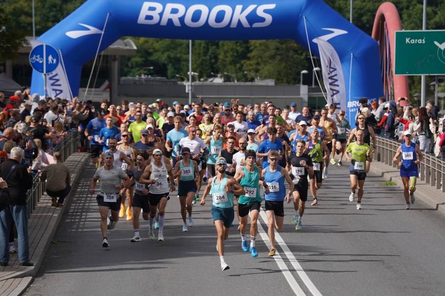 Najważniejsza sportowa impreza w Iławie już trwa. Biegacze walczą z kilometrami i słabościami.