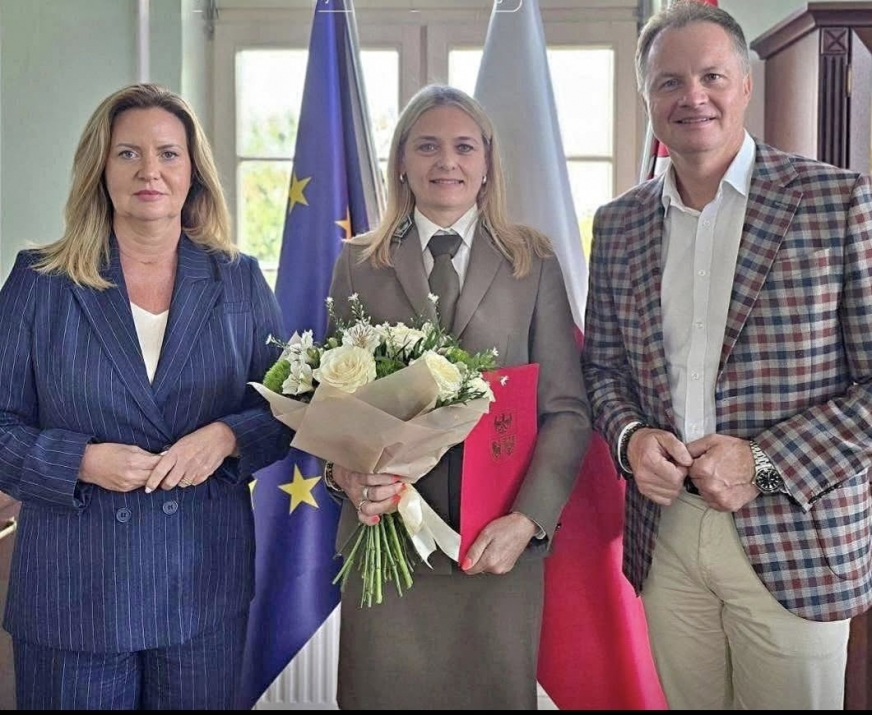 Katarzyna Przesmycka nowym dyrektorem Zespołu Parków Krajobrazowych Pojezierza Iławskiego i Wzgórz Dylewskich. Akt nominacji odebrała 28 sierpnia z rąk Marszałka Województwa Warmińsko-Mazurskiego Marcina Kuchcińskiego i członkini zarządu województwa Marii Bąkowskiej.