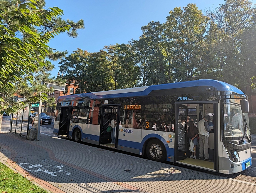 Jedna zasadna, druga bezzasadna. Są odpowiedzi na petycje dotyczące bezpłatnych przejazdów autobusami ZKM dla dzieci i młodzieży w Iławie.