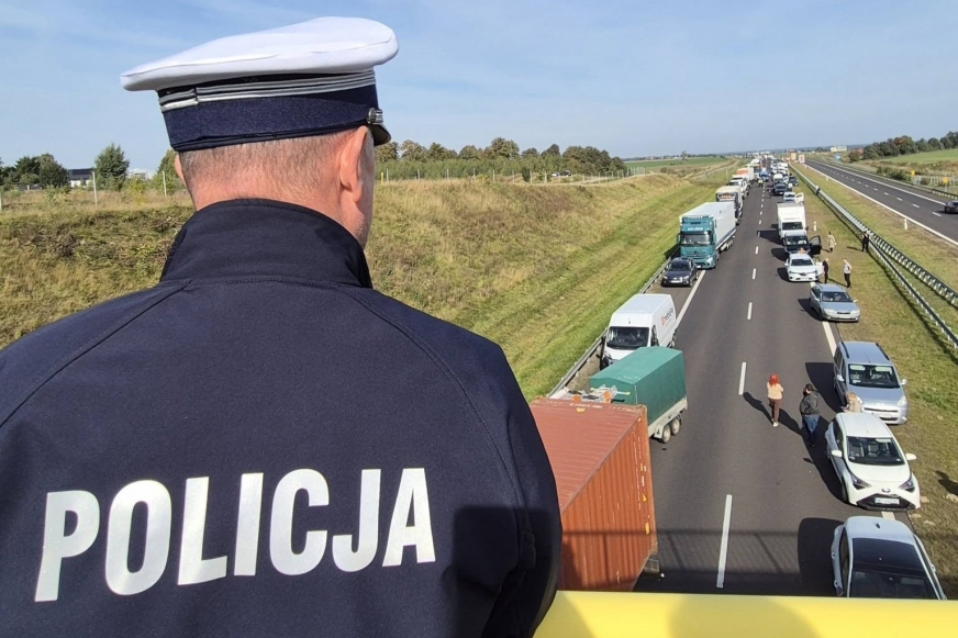 Strażacy cięli bariery na ekspresówce, w akcji policja i drogowcy. Zobacz, co się dziś działo na S7 w naszym regionie!