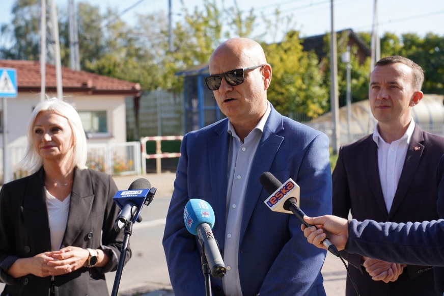 Wiadukty na ul. Lubawskiej w Iławie przejezdne jeszcze w tym roku? Szef Zarządu Dróg Wojewódzkich w Olsztynie Waldemar Królikowski (na zdjęciu przy mikrofonie) zaznaczył, że nie może złożyć jednoznacznej deklaracji, ale jednocześnie przyznał, że sam jest w tej sprawie optymistą. Teraz wiele zależy od pogody.