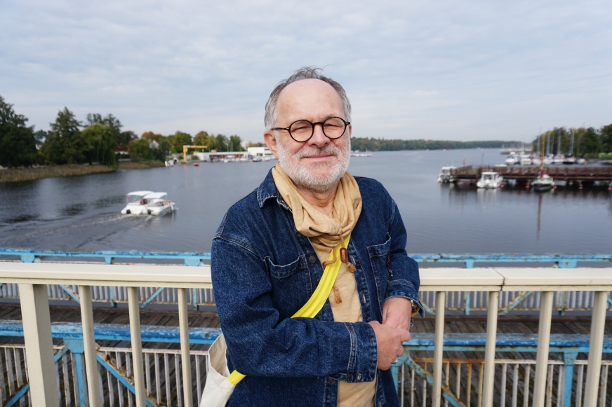 Mazury, Warmia czy może Powiśle? Gdzie my właściwie mieszkamy? Na ten temat rozmawiamy z dr. Wiesławem Skrobotem - w tle jezioro Jeziorak widziane z mostu w Iławie